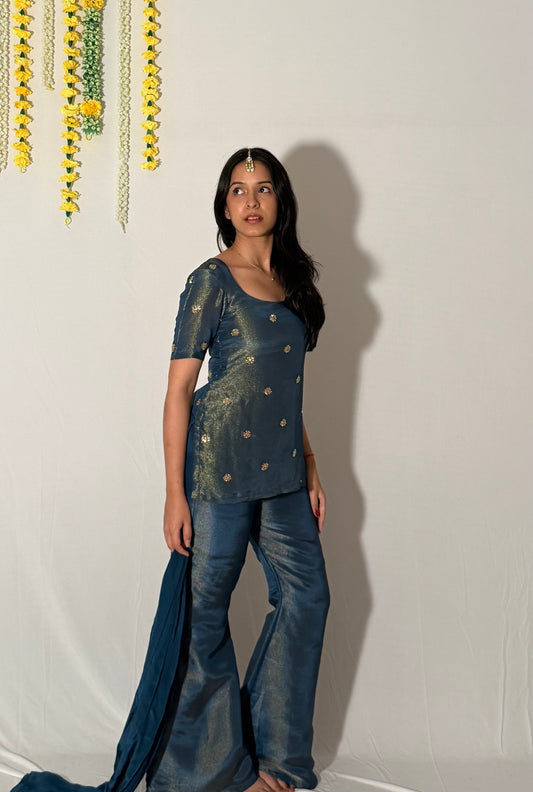 Blue Y2k top, dupatta