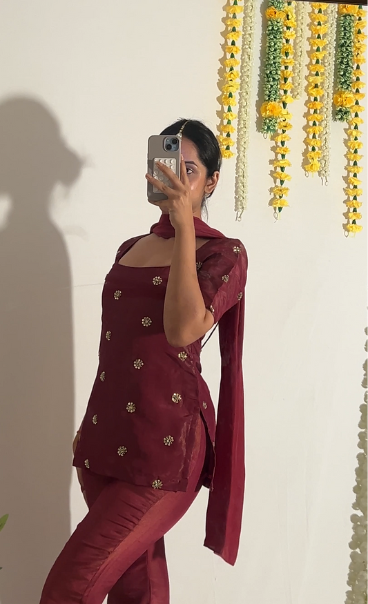 Maroon Y2k top, dupatta