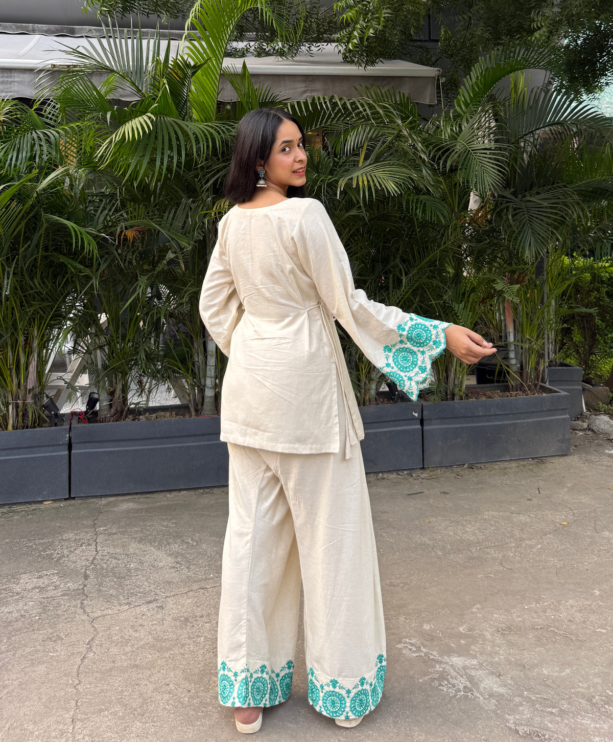 Gul set in Blue
