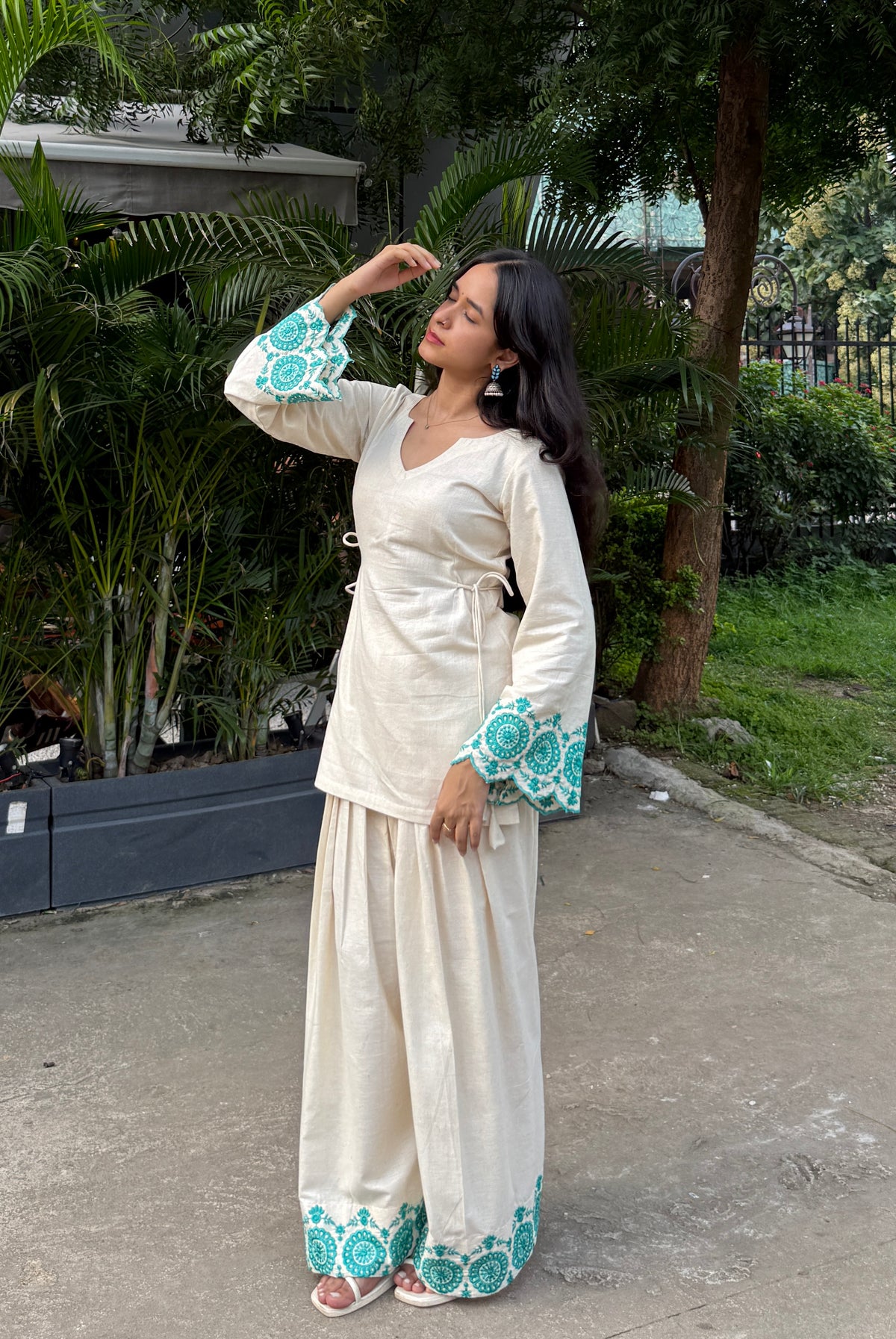 Gul set in Blue